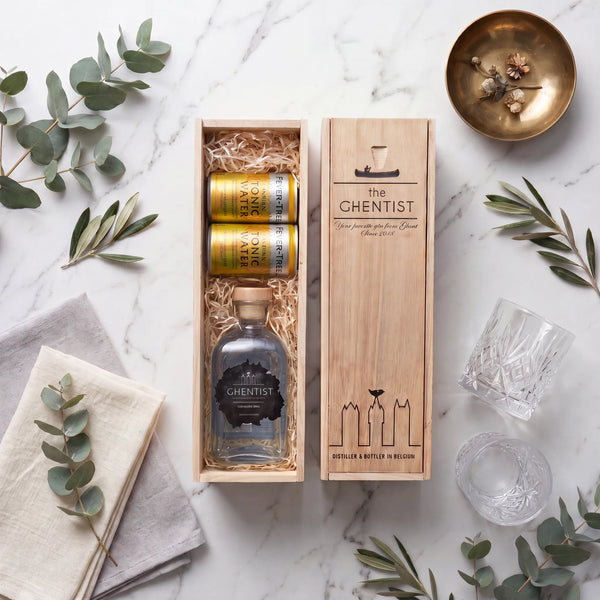 Gin Cadeau Box Enjoy — houten geschenkkist met The Ghentist gin, tonic en jigger